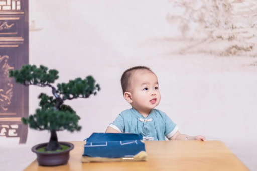 普洱宝宝眼屎多是什么原因 普洱宝宝眼屎多是什么原因